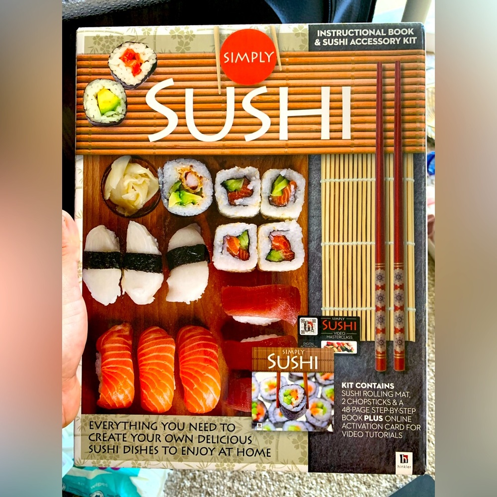 NWOT Sushi set with recipes